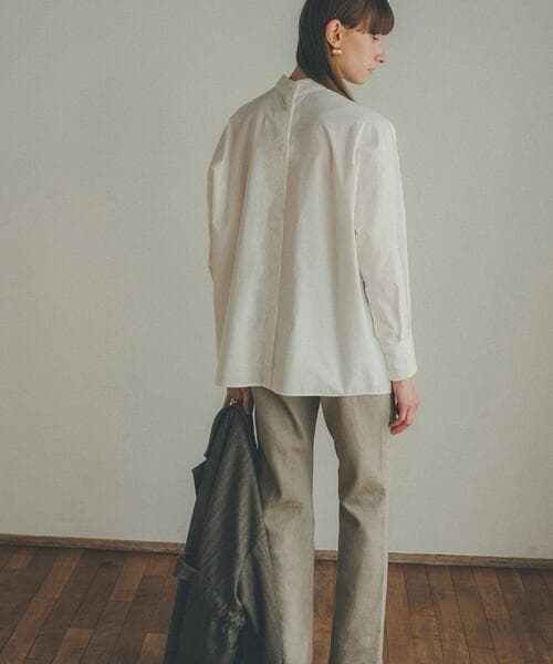 美品 CLANE 2,4万円 スリットのブラウス ホワイト クラネ B411