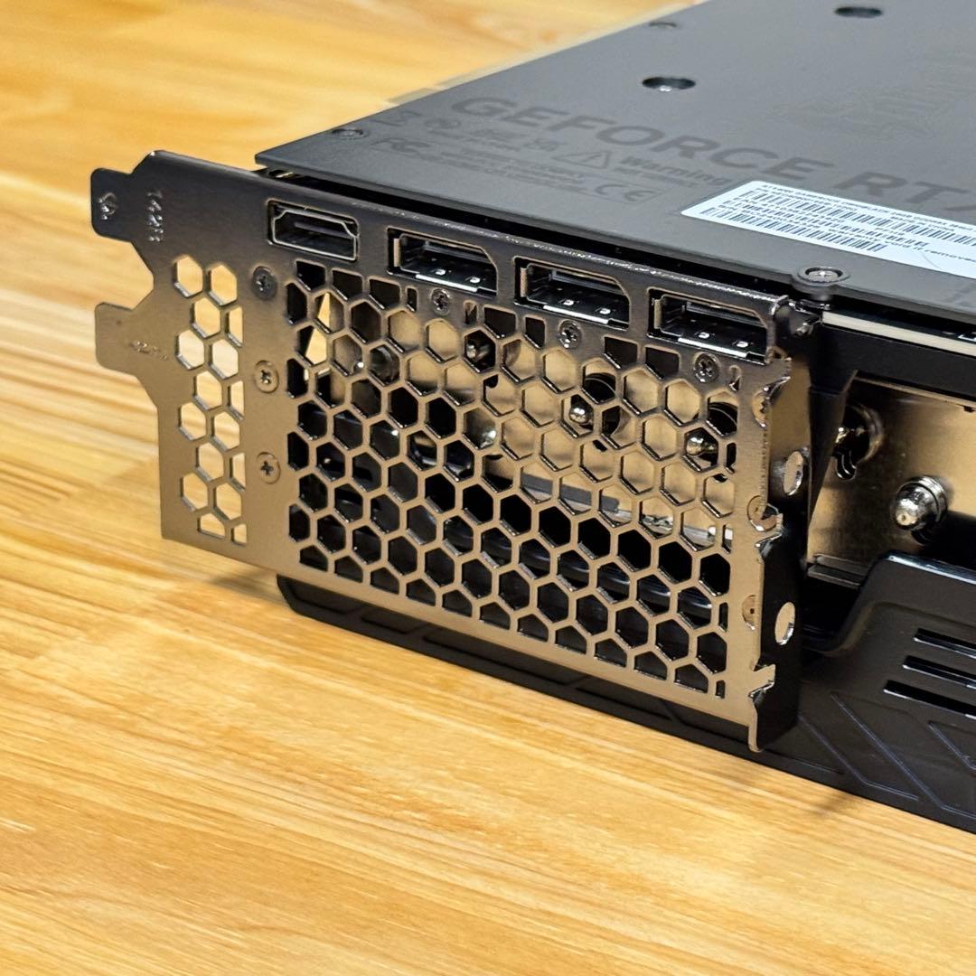 グラフィックボード・グラボ・ビデオカード GeForce RTX 4090 GameRock OmniBlack 24GB