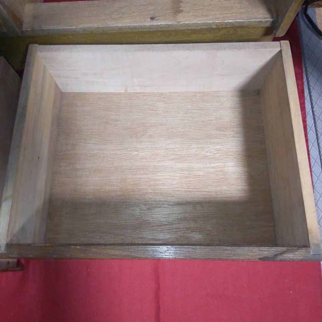 レトロな木製キャビネット 古い本棚 ガラス扉付き カーテン付き