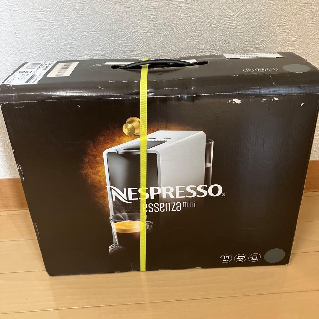 ネスプレッソ カプセル式コーヒーメーカー エッセンサ