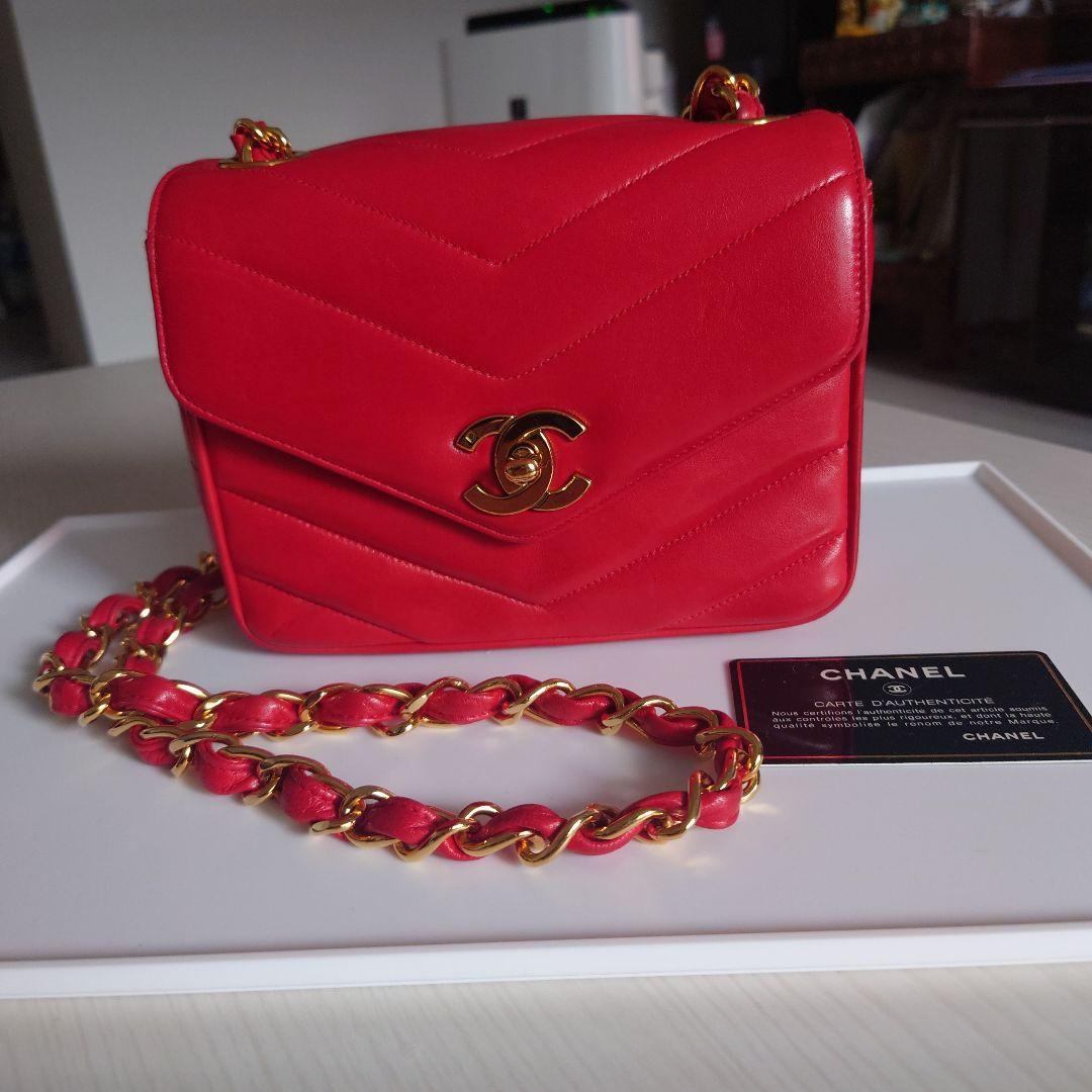 CHANEL レッド キルティングショルダーバッグ