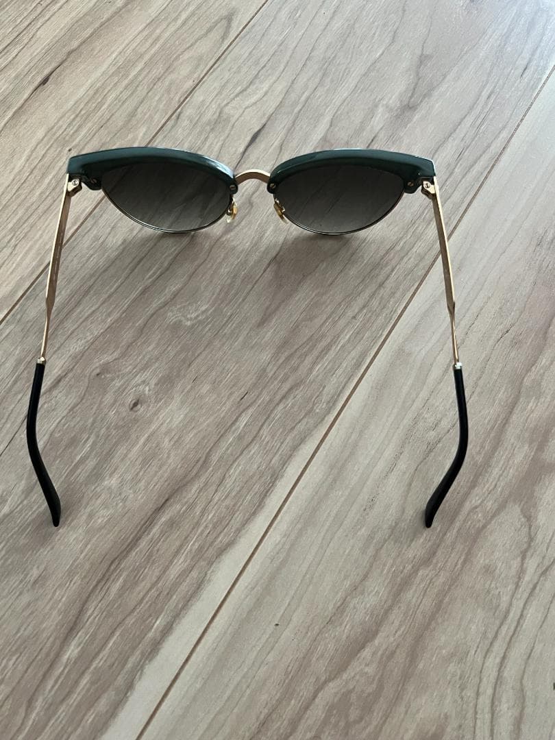 4 GUCCI サングラス