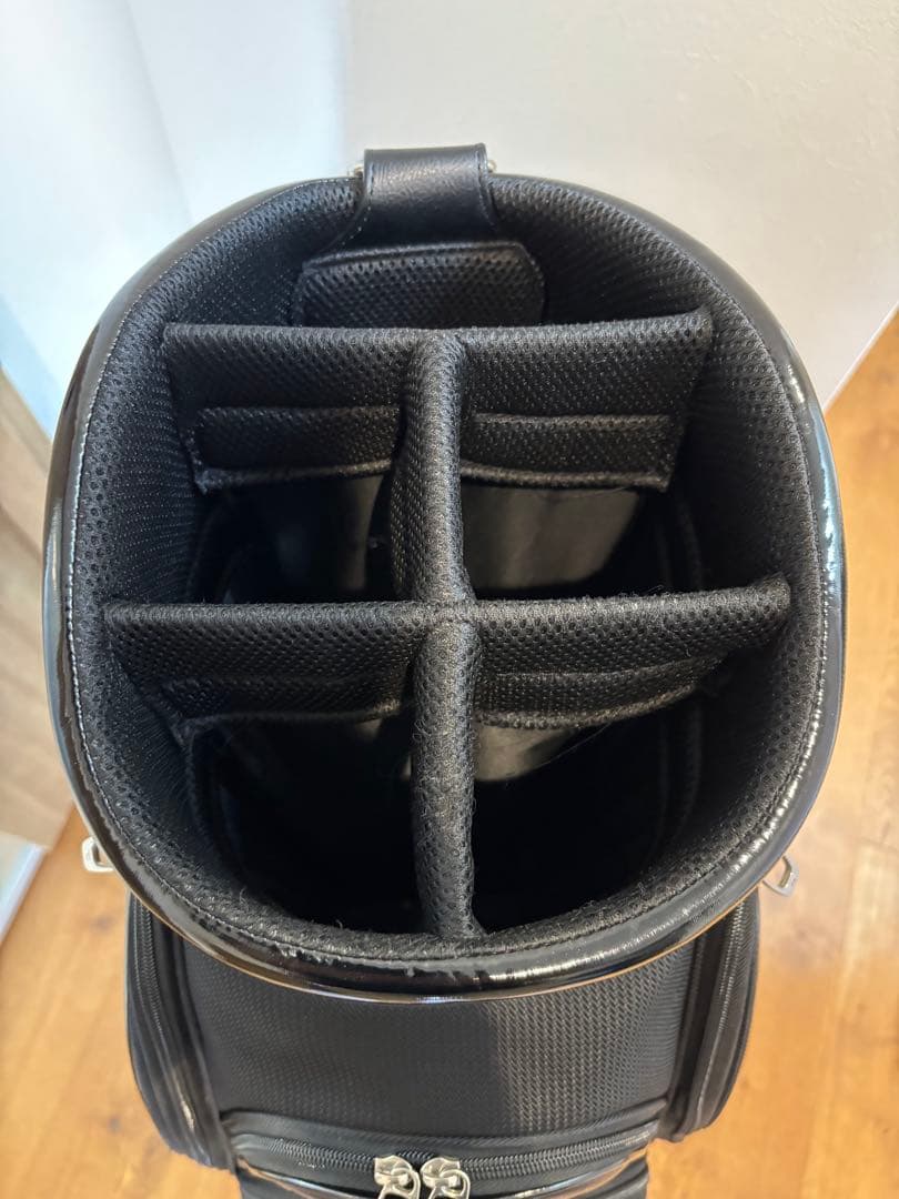 TaylorMade ブラックキャディバッグ