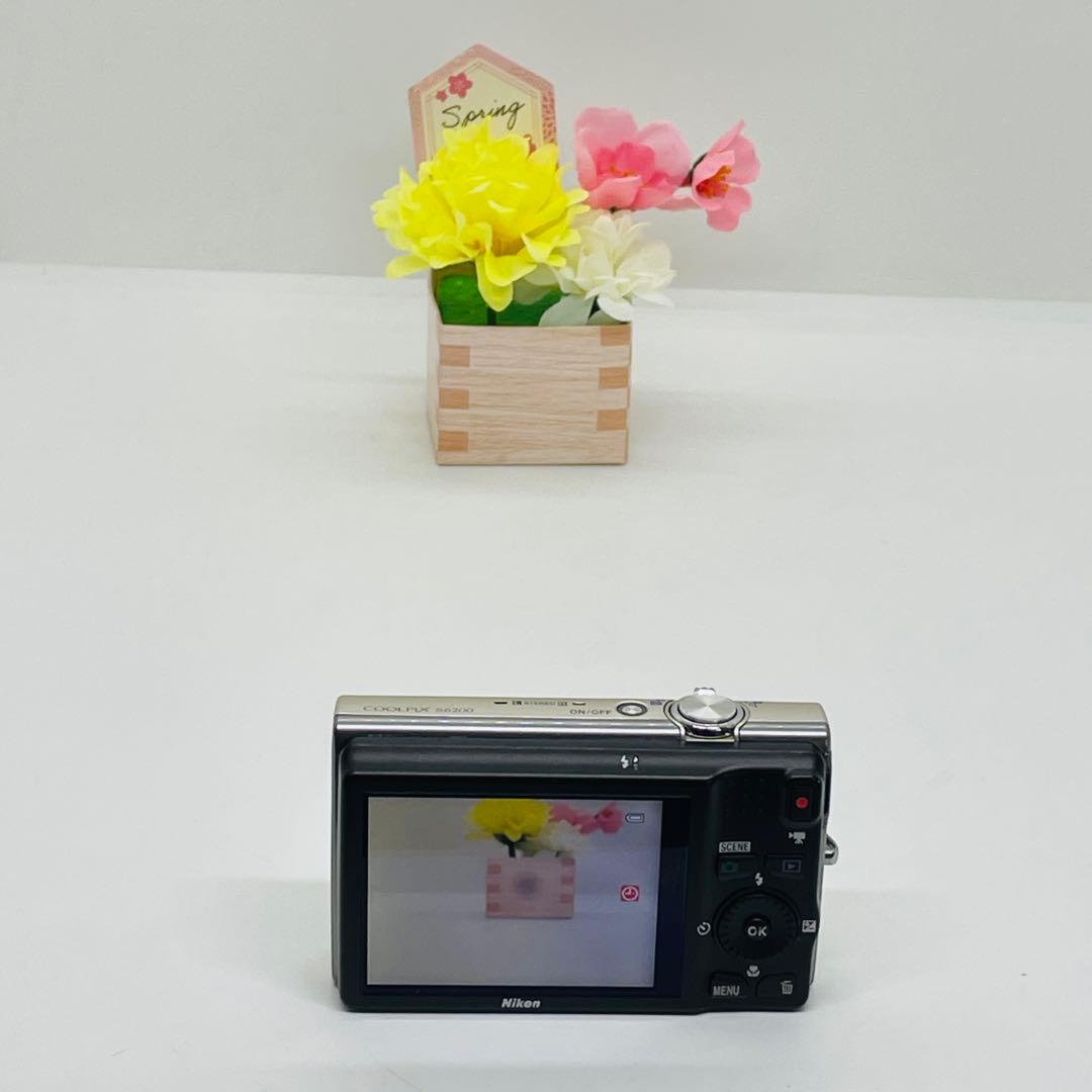 Nikon ニコン　コンパクトデジタルカメ　COOLPIX S6200 訳あり