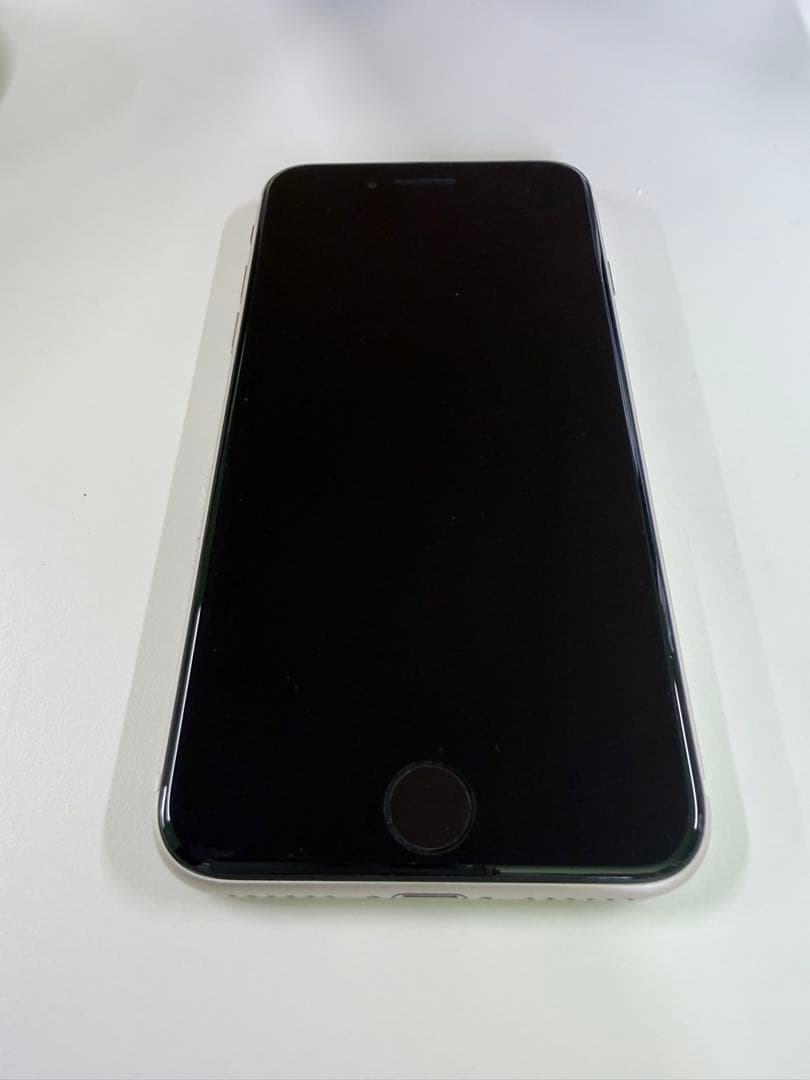 Apple iPhone SE(第3)ホワイト 本体