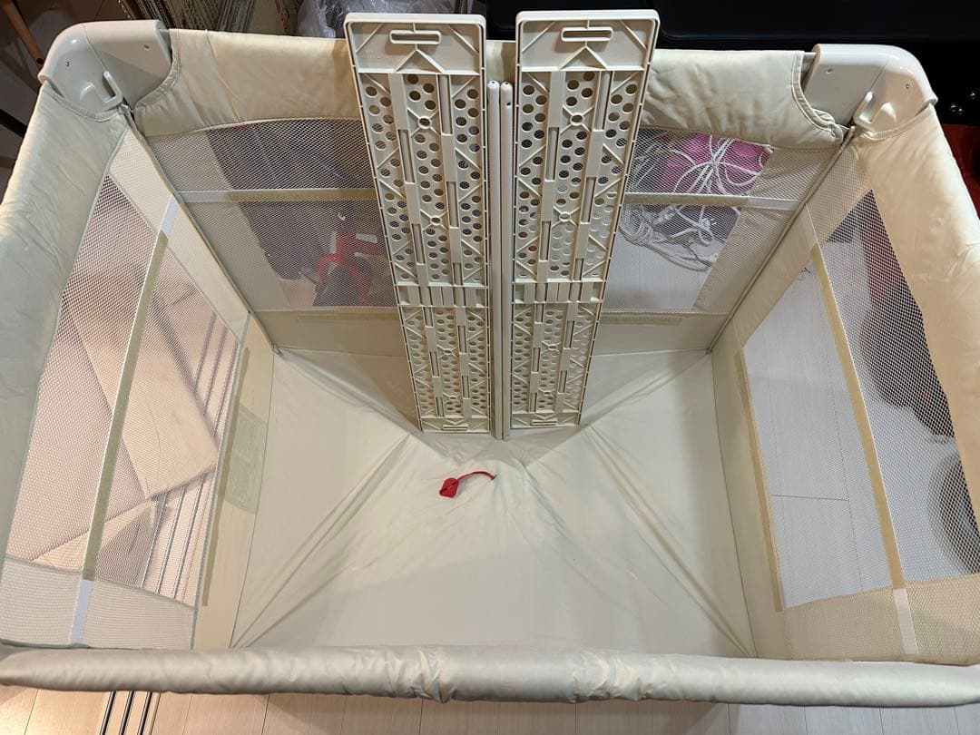 アップリカ　折り畳み　ベビーベッド ココネルエアー ミルクホワイト ポータブル