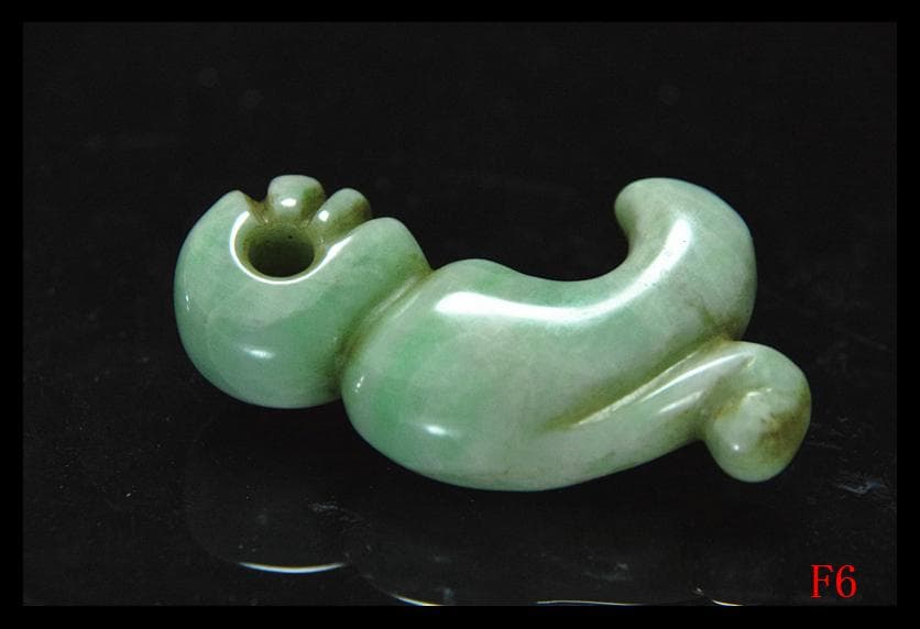 縄文期極希少呪術性がが高い★糸魚川ろうかん硬玉翡翠製★尾付き頭部刻線異状獣形勾玉