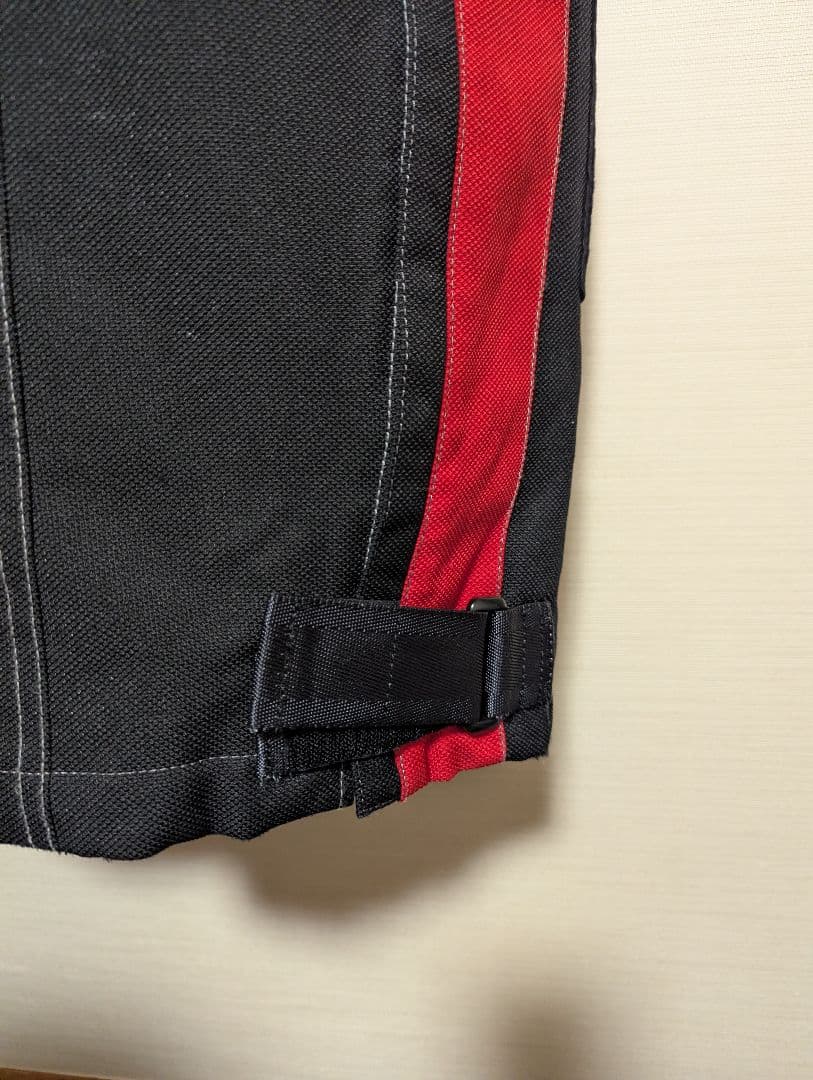 DESCENTE サスペンダー付きオーバーオール 黒赤