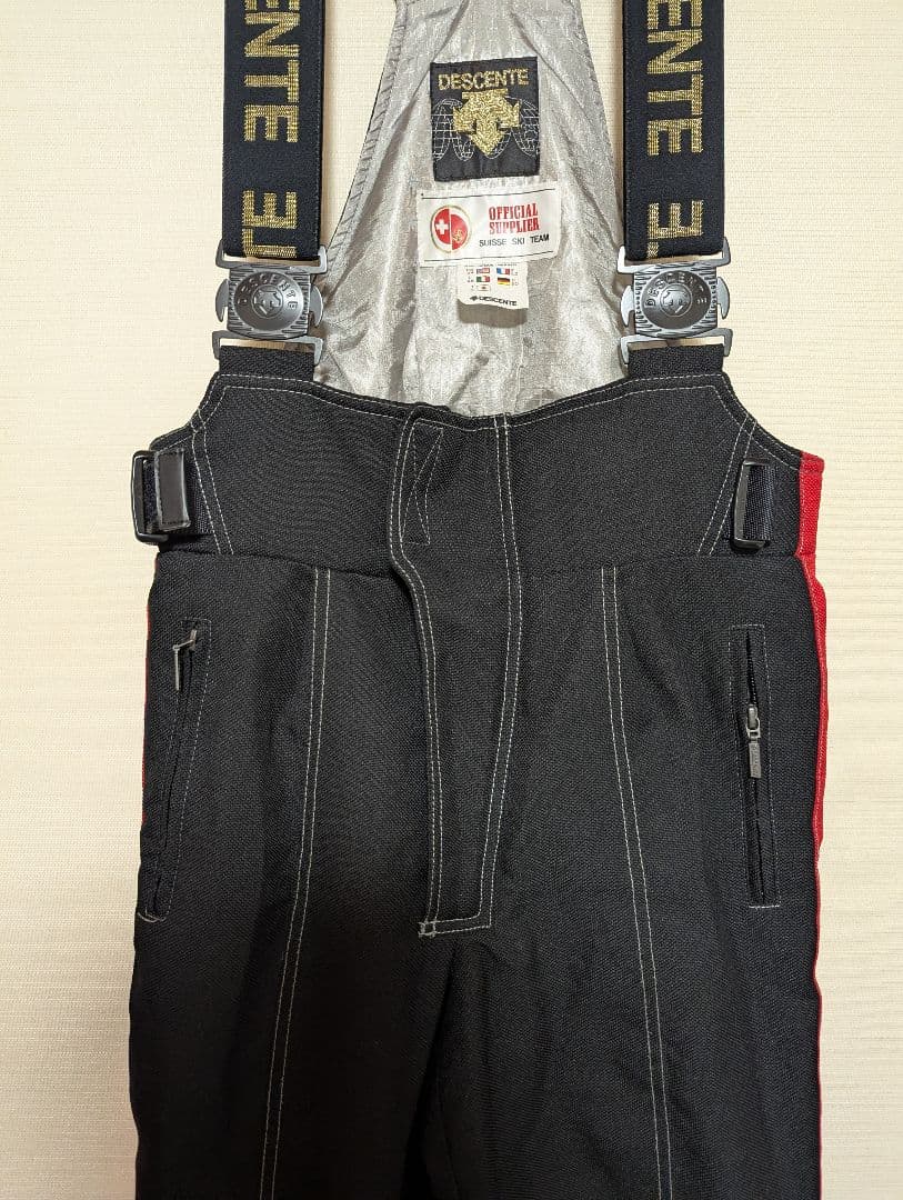DESCENTE サスペンダー付きオーバーオール 黒赤