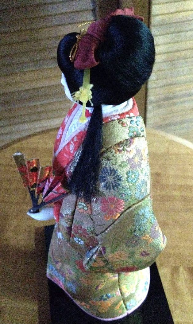 木目込人形 赤と金の着物