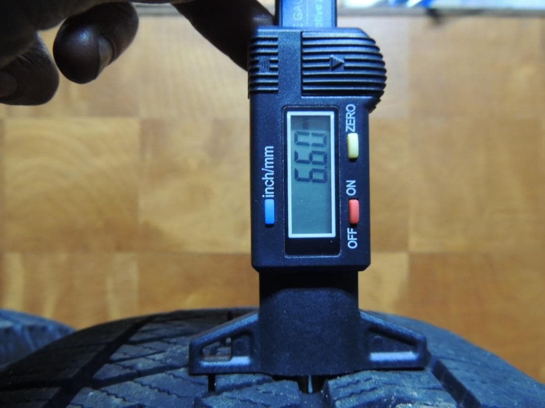 T653　195/65R15　ブリヂストン　スタッドレス　4本　サイドに小傷有り