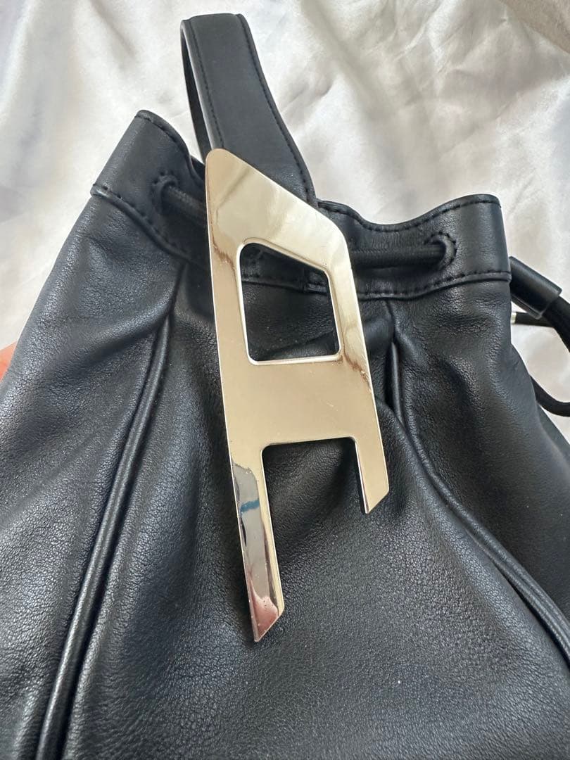 DIESEL ブラック 黒 レザーハンドバッグ 巾着型