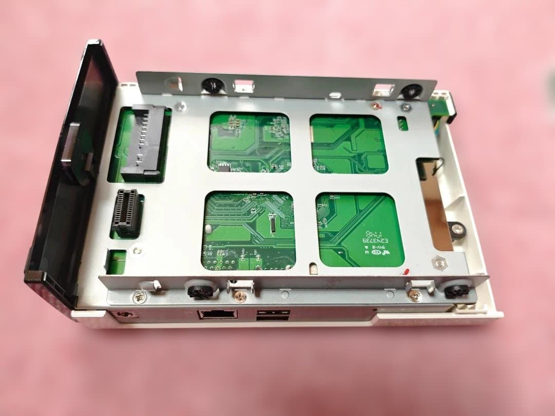 QNAP TS-128A NAS 本体