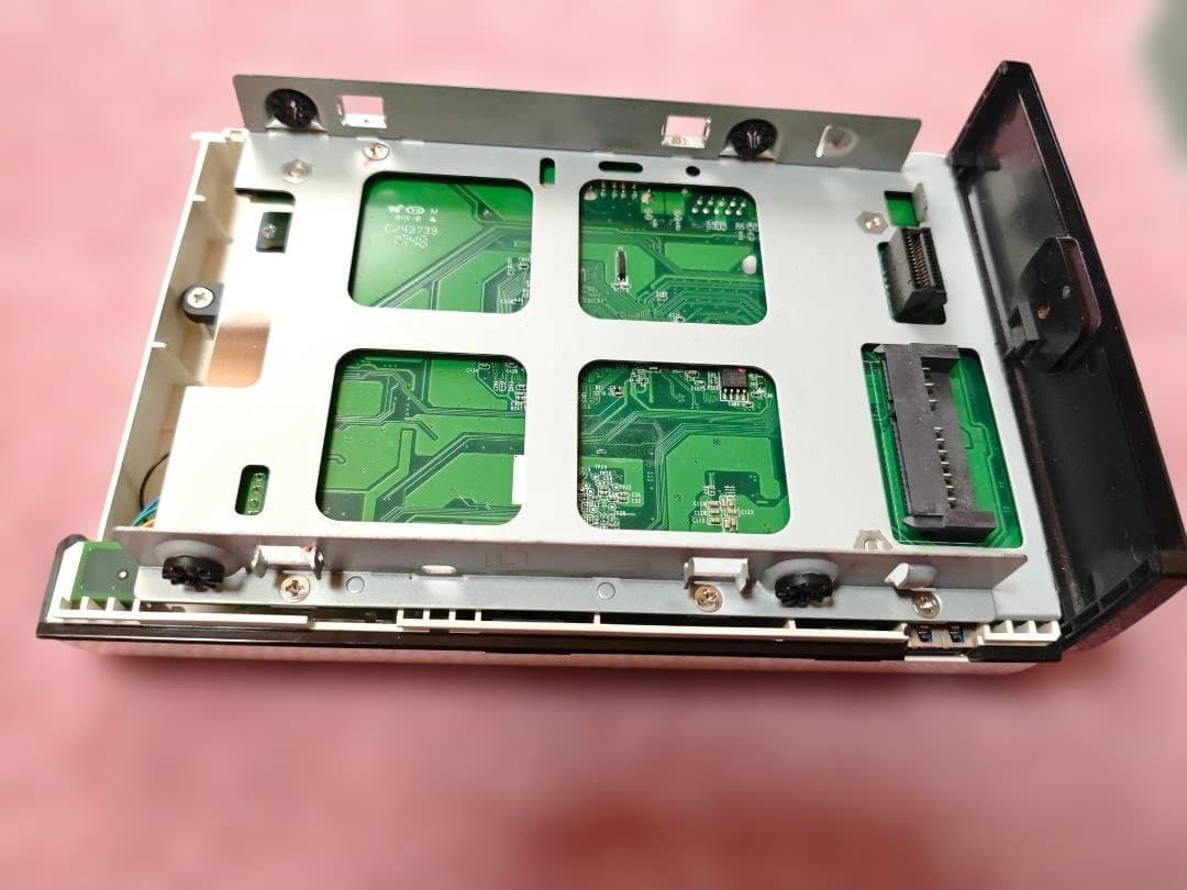 QNAP TS-128A NAS 本体