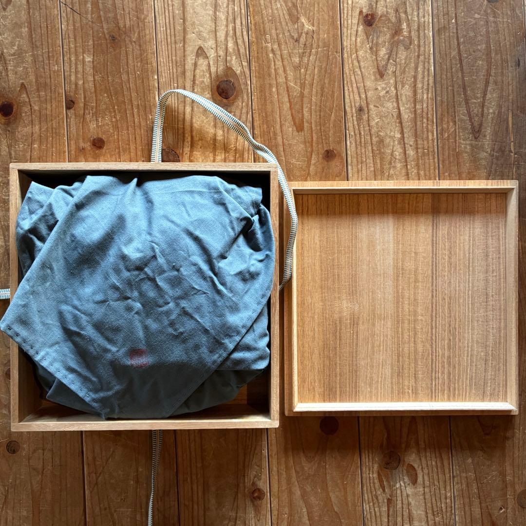 高麗陶房　宮岡英夫　「白磁陽刻花文鉢」　共箱入　作者サイン入25.12.10-2