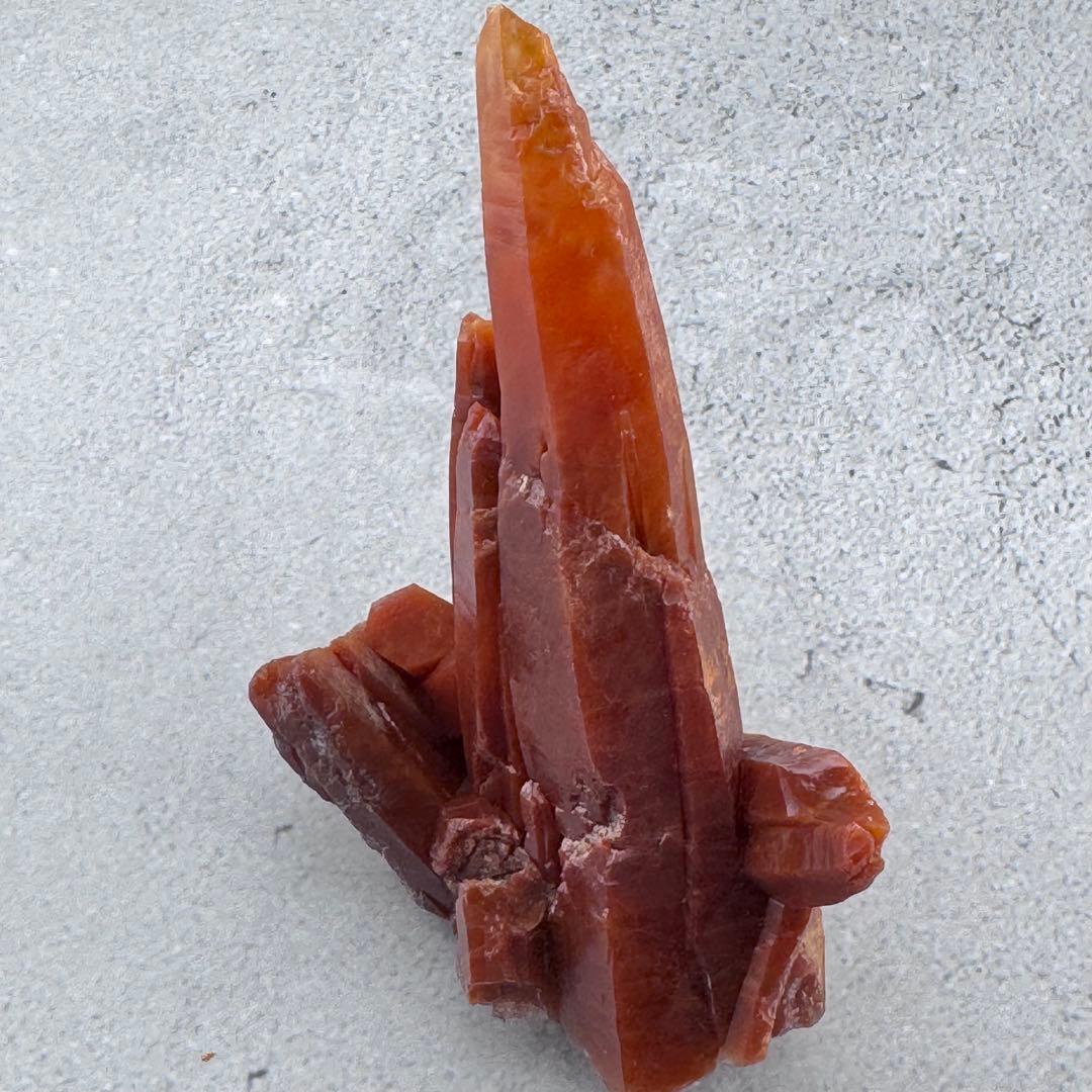 G-56マダガスカル産 赤水晶 クラスター 天然石　レッドクォーツ 希少原石