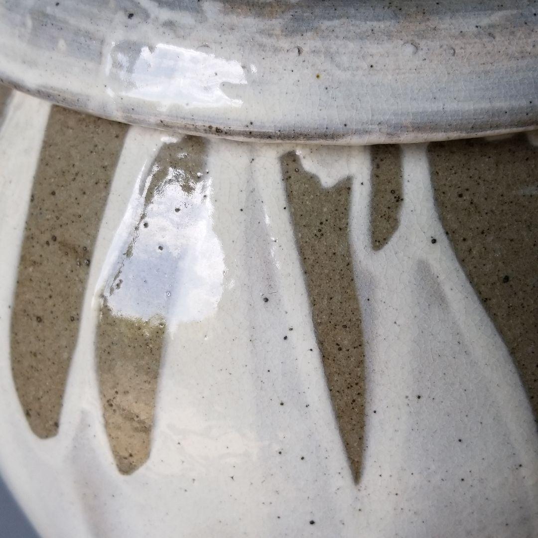 信楽焼傘立て  壺型白流し耳付き 高さ４４cm