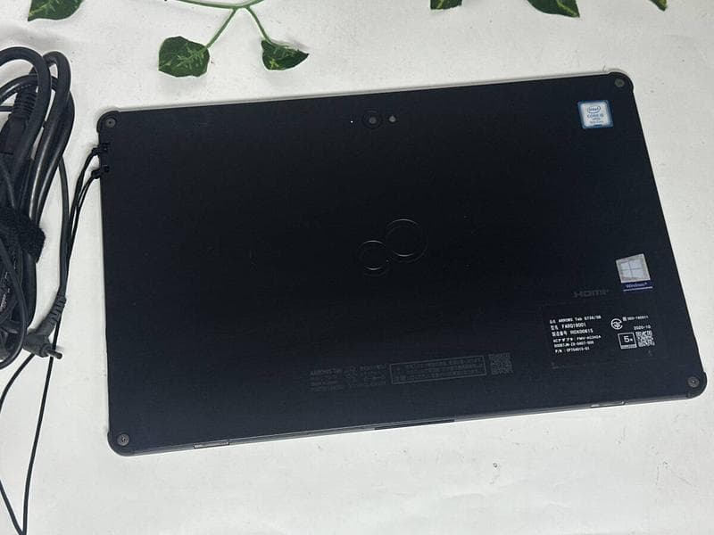 富士通 タブレット/美品 Tab Q738/SB-Corei5 8世代搭載