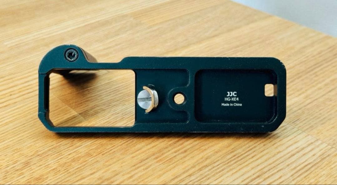 【最終値下げ】Fujifilm X-E4 本体 【美品・付属品アリ】