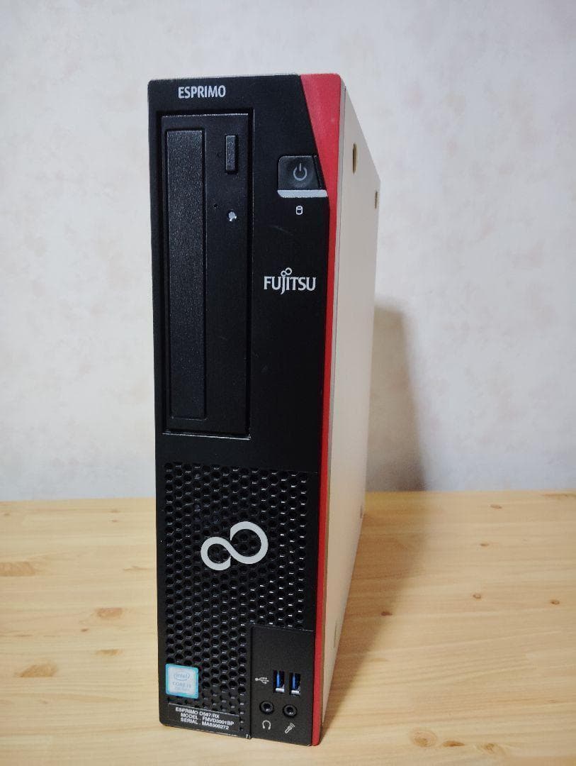 富士通　ESPRIMO /Core i5第7世代/8GB/新品SSD/グラボ