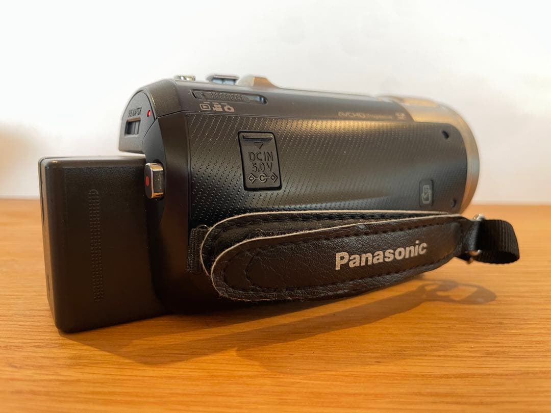 y*i様 Panasonic HC-V720M フルHDビデオカメラ 本体