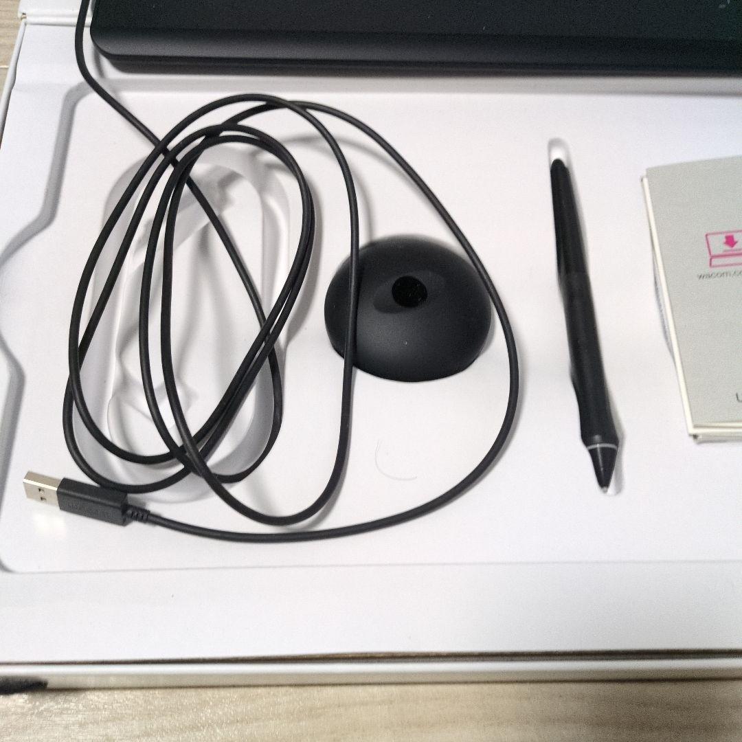 ワコム Intuos Pro Medium PTH-660/K0