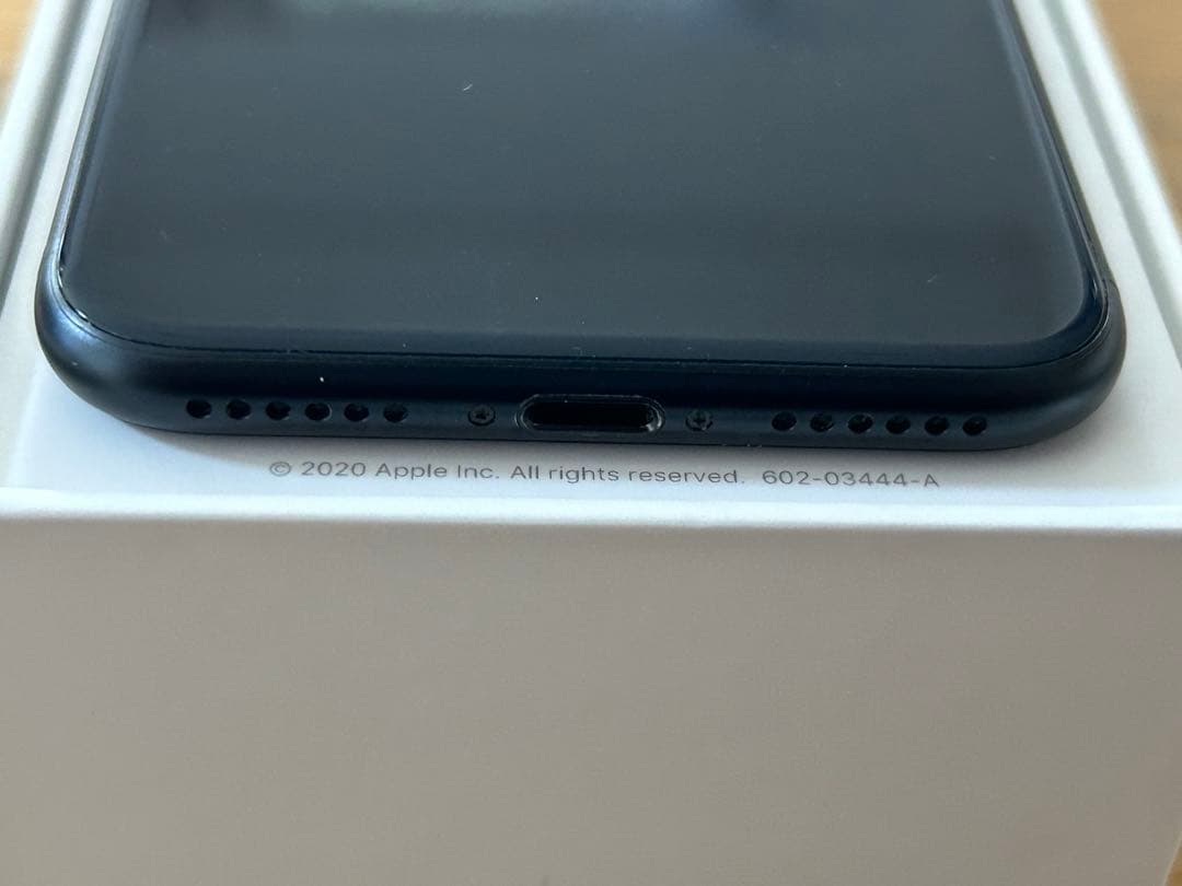 諷*歌様 iPhoneSE 第3世代 ミッドナイト　Apple 128GB