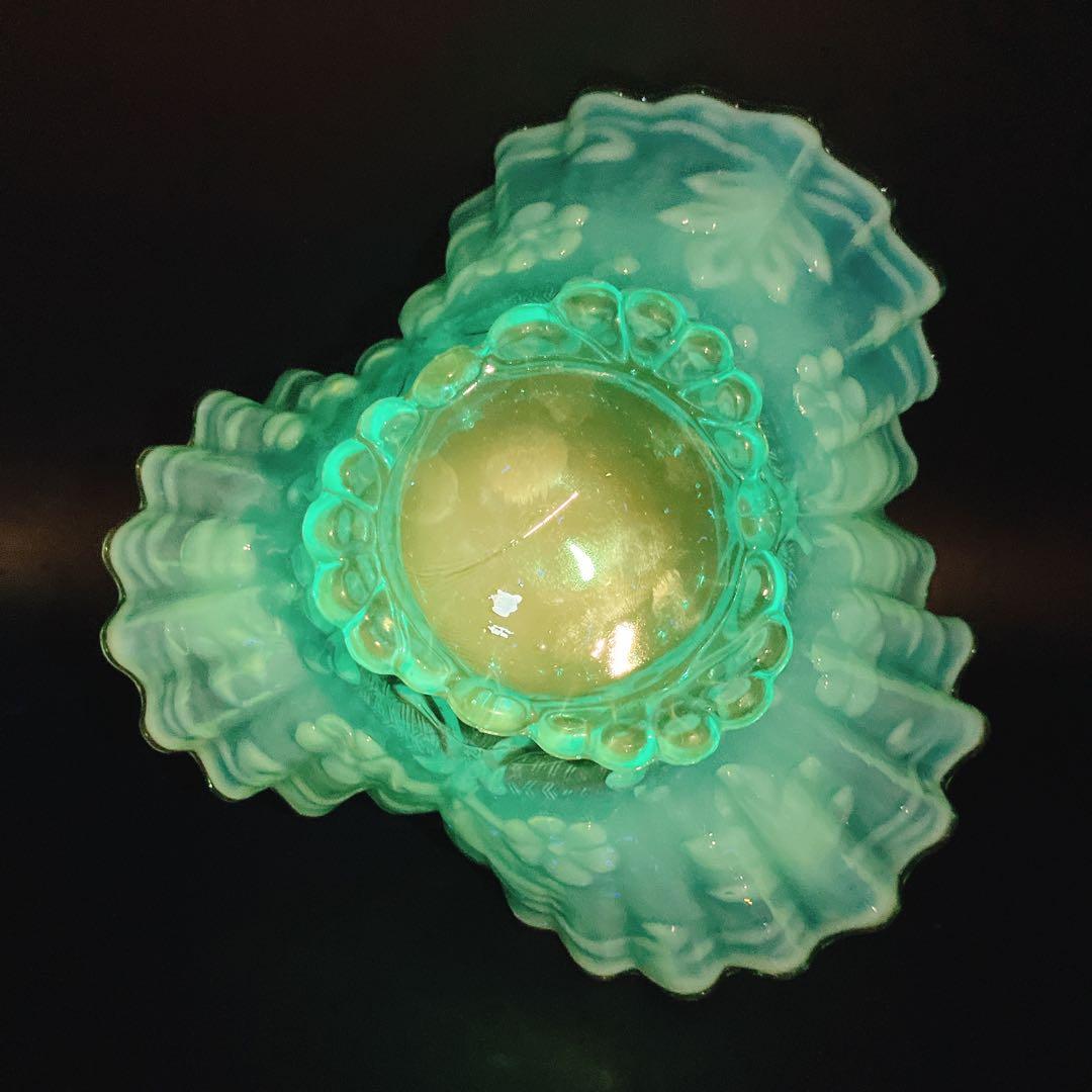 美品 ボーモント・フェントン社 ブルーオパルセント ウランガラス フリル ボウル