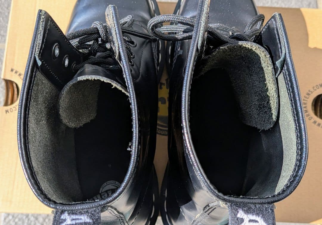 ドクターマーチン 1460 ホワイトステ ッチ 8ホール UK7