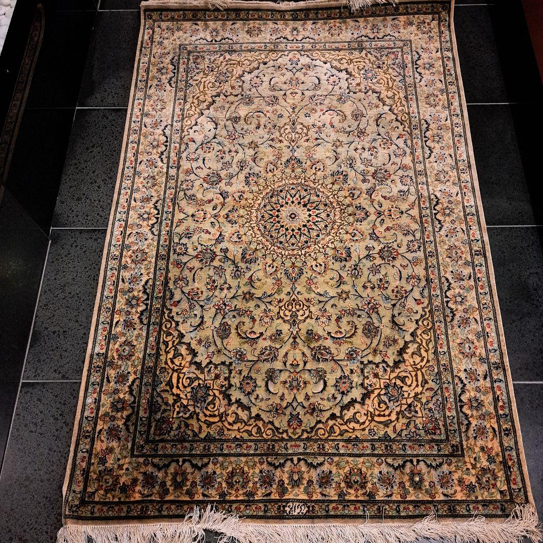 ペルシャ絨毯　100万ノット　シルク100%