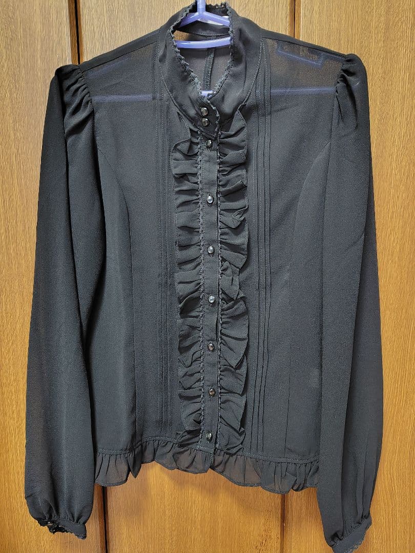 プトマヨ　リボンタイ付き黒フリルブラウス　美品