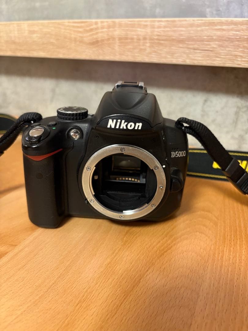 Nikon D5000 デジタル一眼レフカメラ