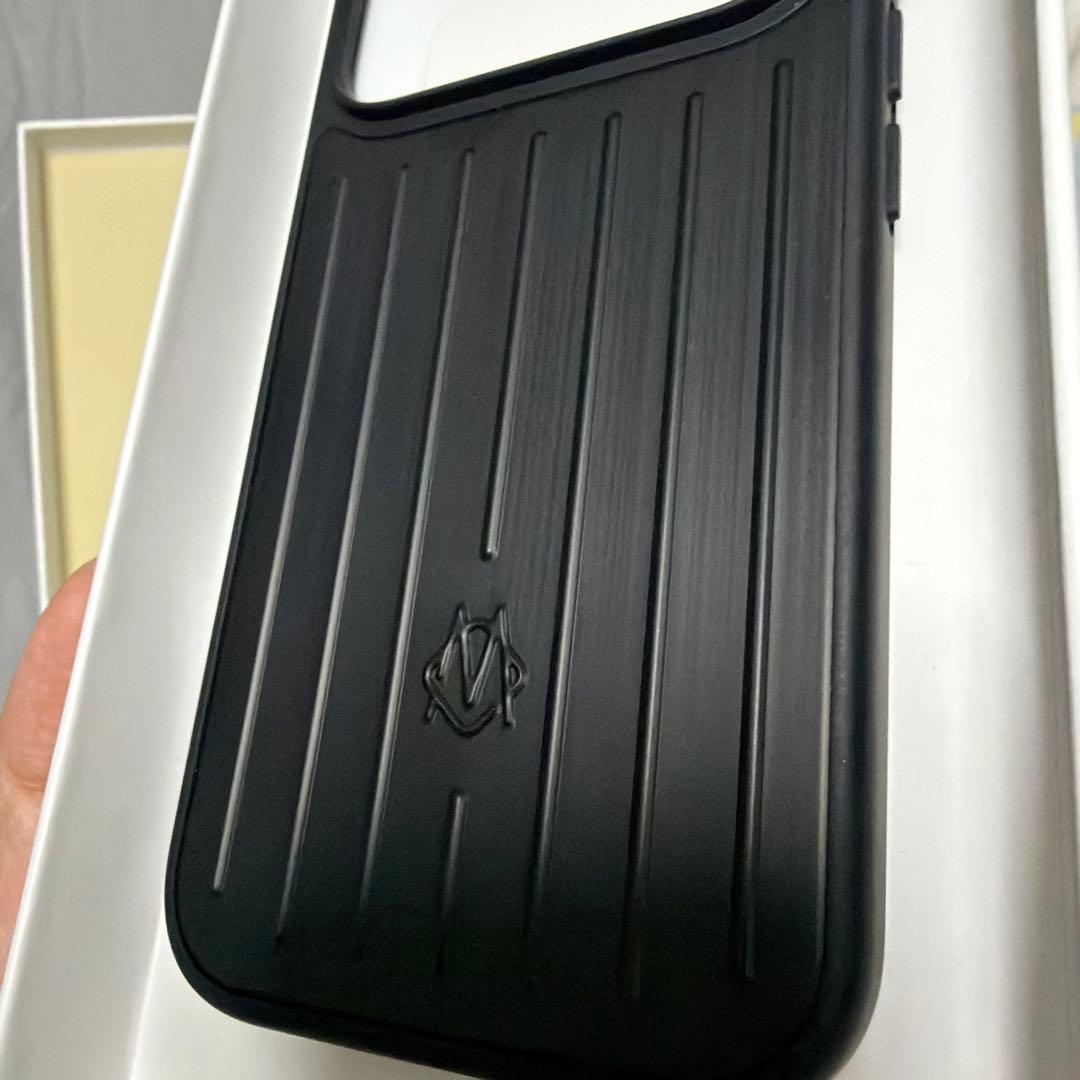 RIMOWA iPhone17 pro ケース　ブラック