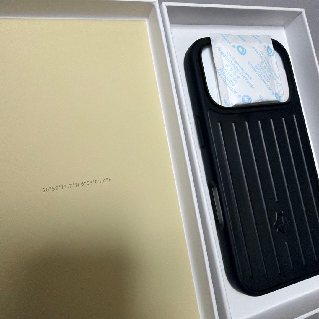 RIMOWA iPhone17 pro ケース　ブラック