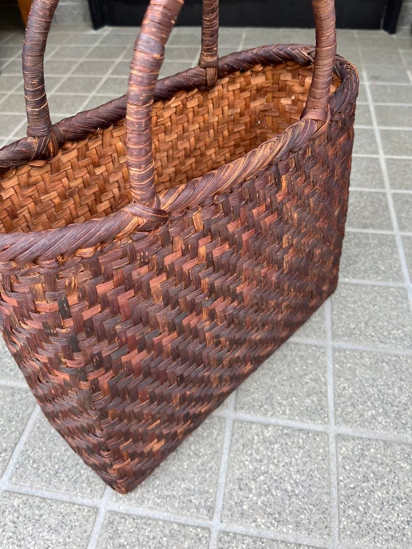 職人技A4可◆山ぶどう 山葡萄 かごバッグ◆幅35㎝、高さ27㎝、マチ14.5㎝