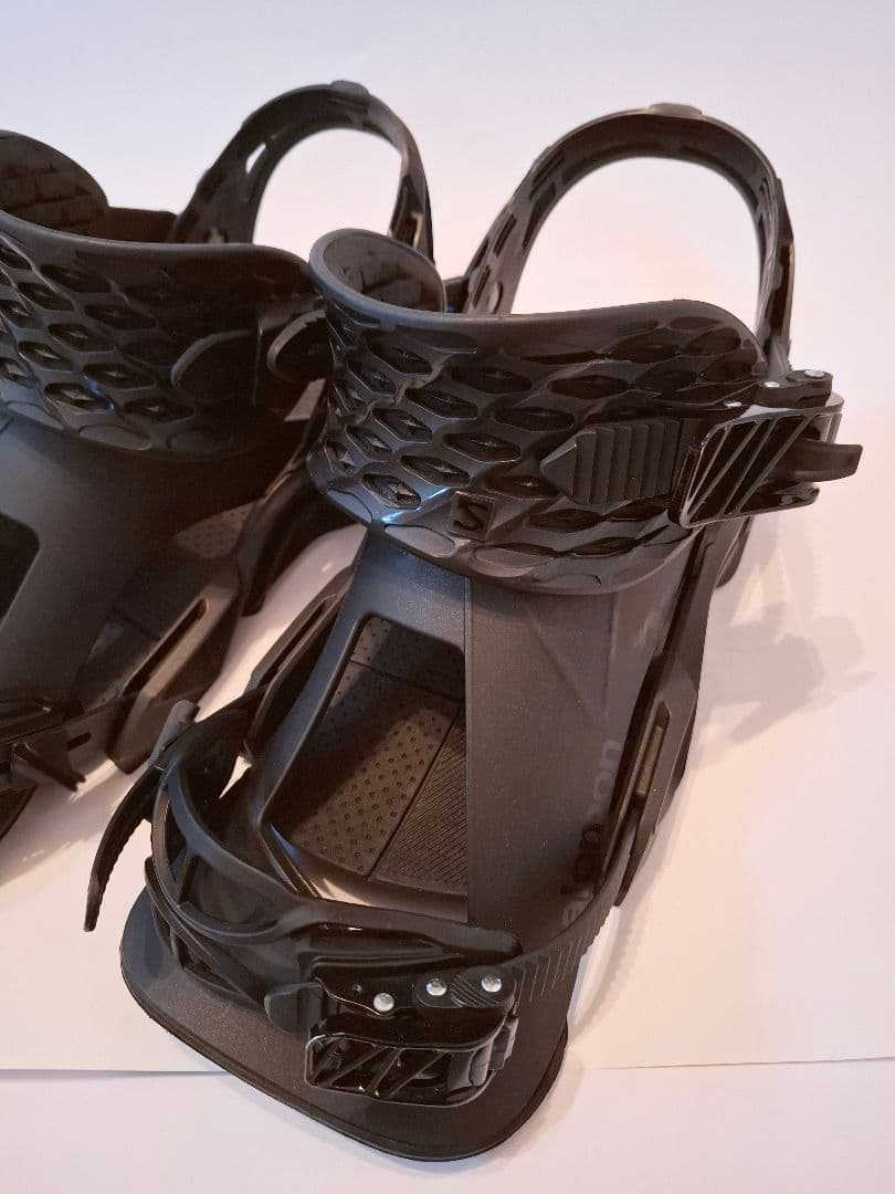 るー　SALOMON HOLOGRAM ほぼ新品