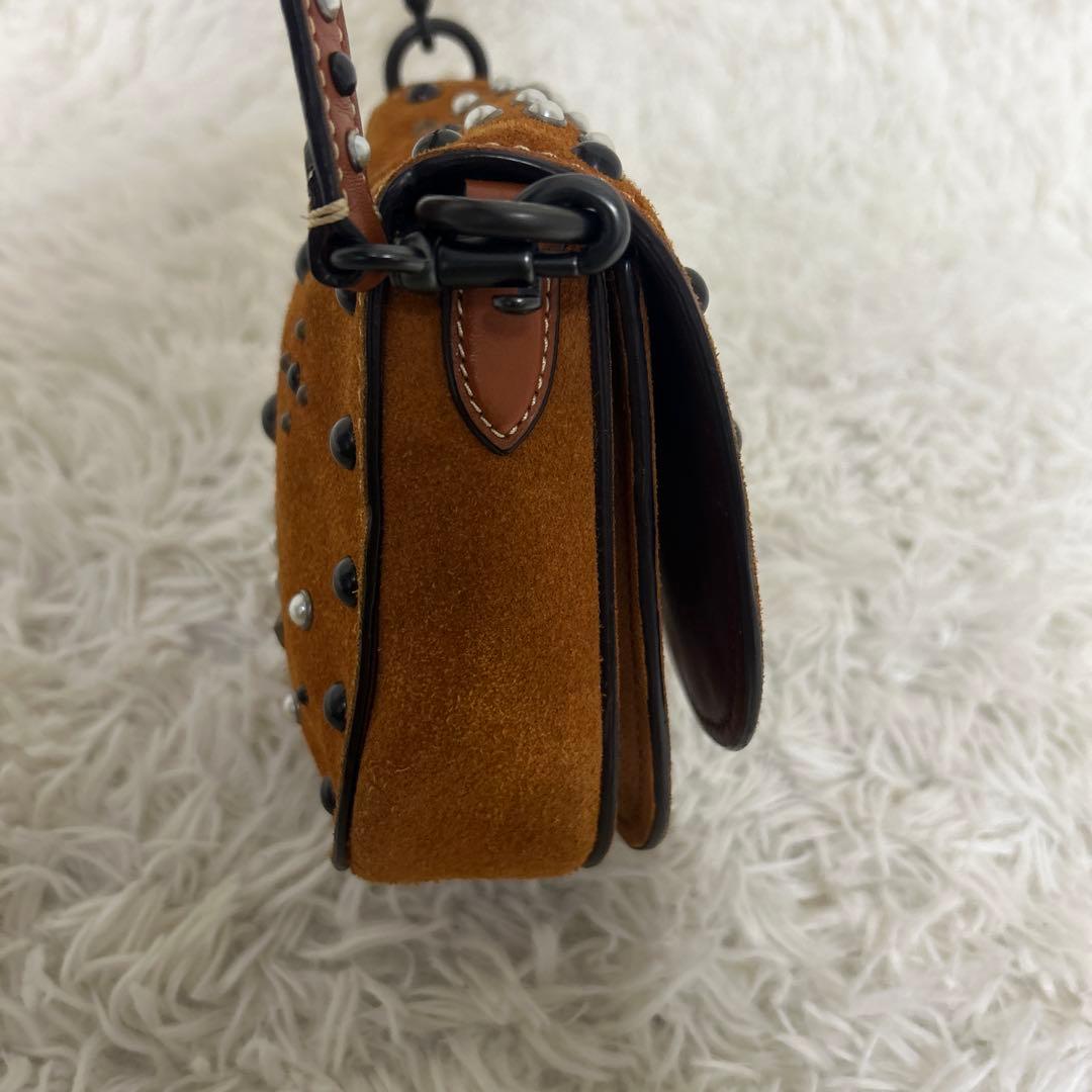 美品　COACH ショルダーバッグ　斜め掛け　サドルバッグ　スタッズ　スエード