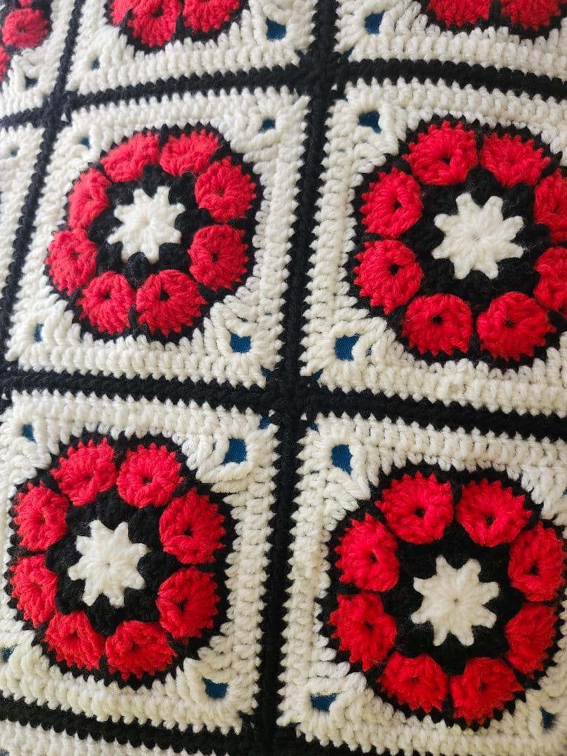 ブランケット　膝掛け　マルチカバー　グラニースクエア　手編み　レトロポップ