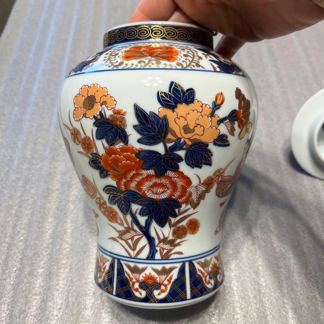 有田焼　哲山作　壺（高さ25センチ）