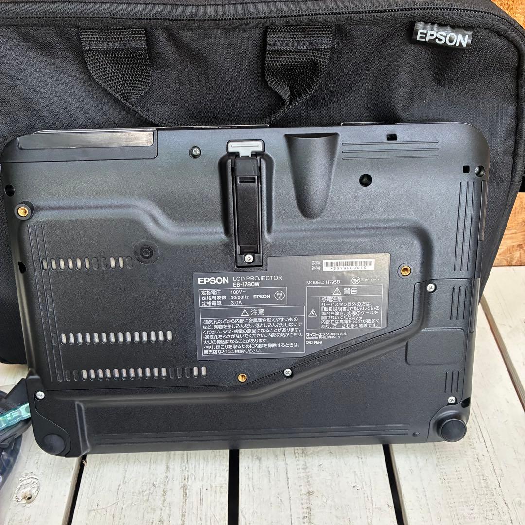 0666 EPSON プロジェクター　EB-1780W ランプ点灯時間　841H