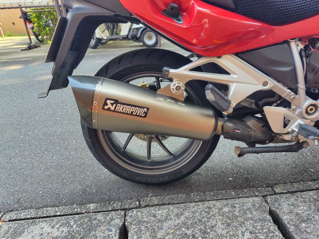 R1250RT用 AKRAPOVIC スリップオンマフラー
