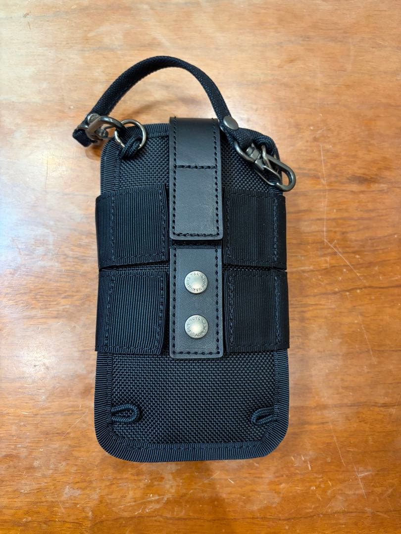 バンナイズ 縦型キャリングケース 新品未使用 iPhone15ProMax他対応