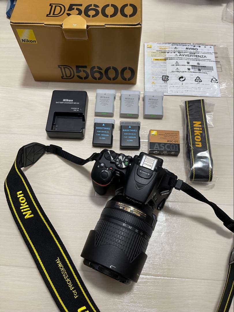 Nikon ニコン　Ｄ5600 超美品　オプション多数付き