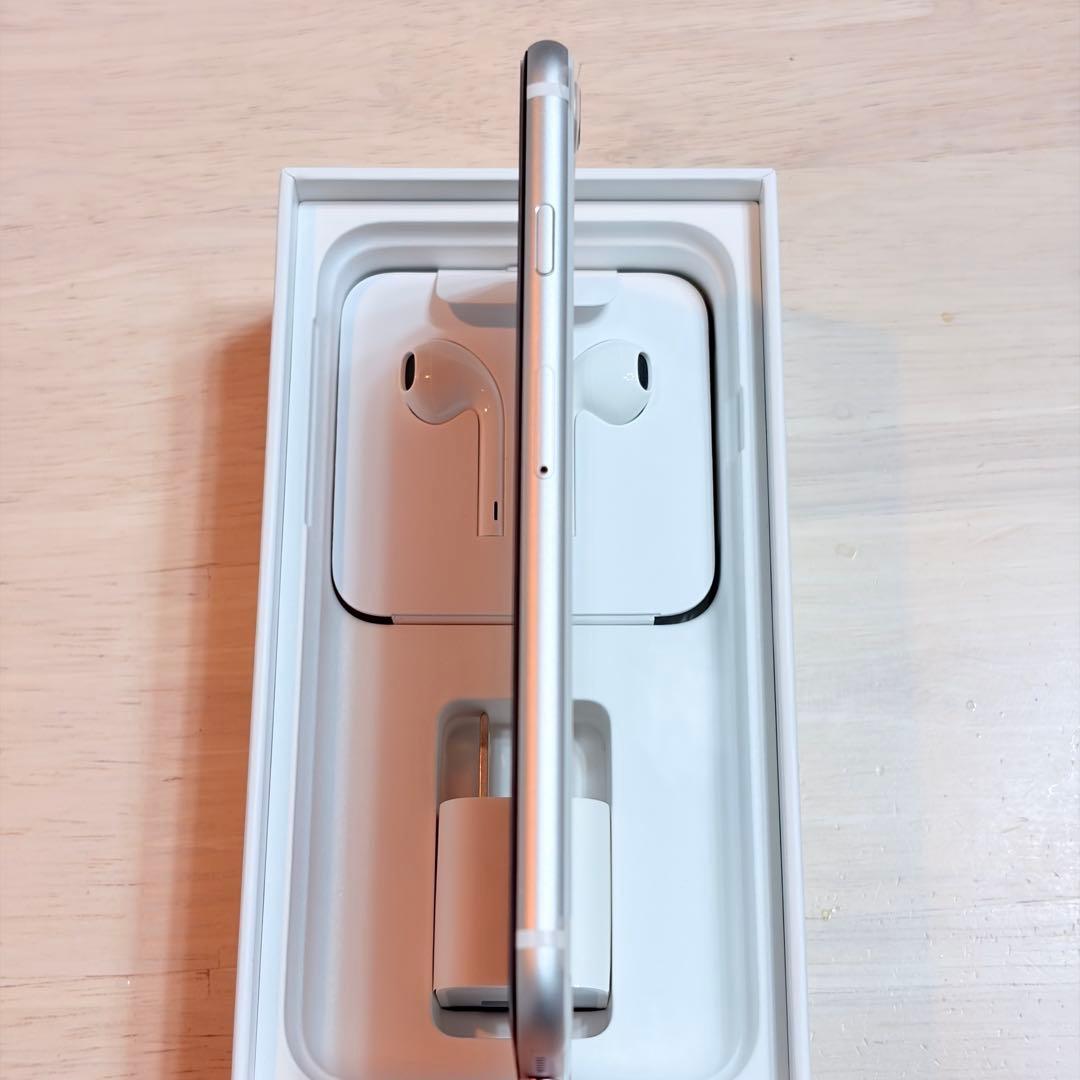【極美品】Apple iPhone SE 2 ホワイト 64GB 本体 付属品有
