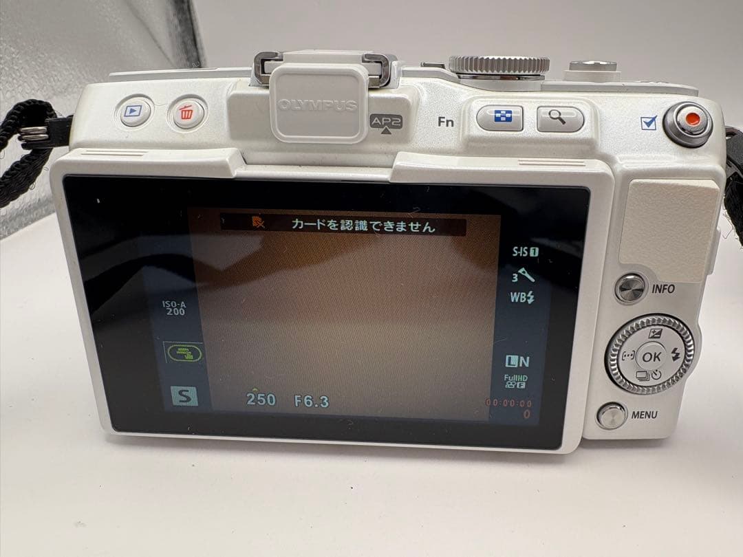 OLYMPUS PEN Lite E-PL6 ホワイト 14-42mm