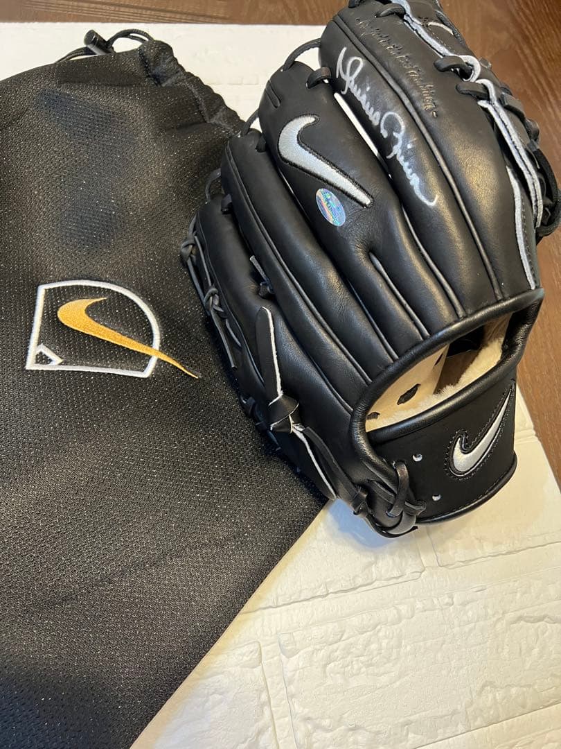 最多セーブ記録！Nike Mariano a 直筆サイン入りグローブ