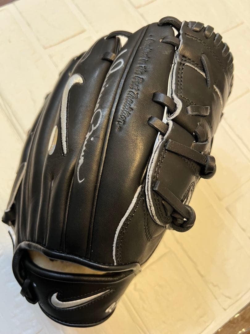 最多セーブ記録！Nike Mariano a 直筆サイン入りグローブ