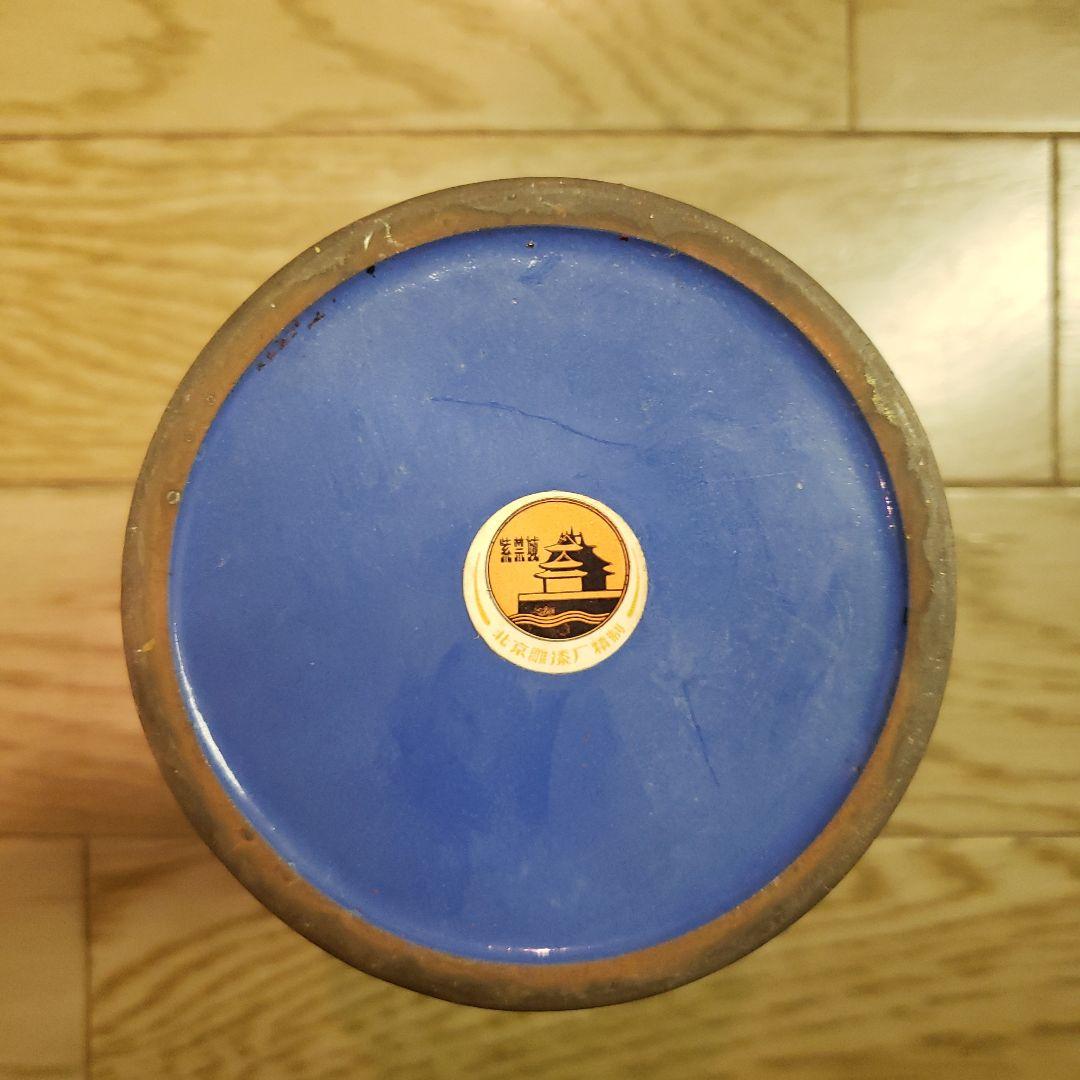 赤黒彫刻蓋付き容器