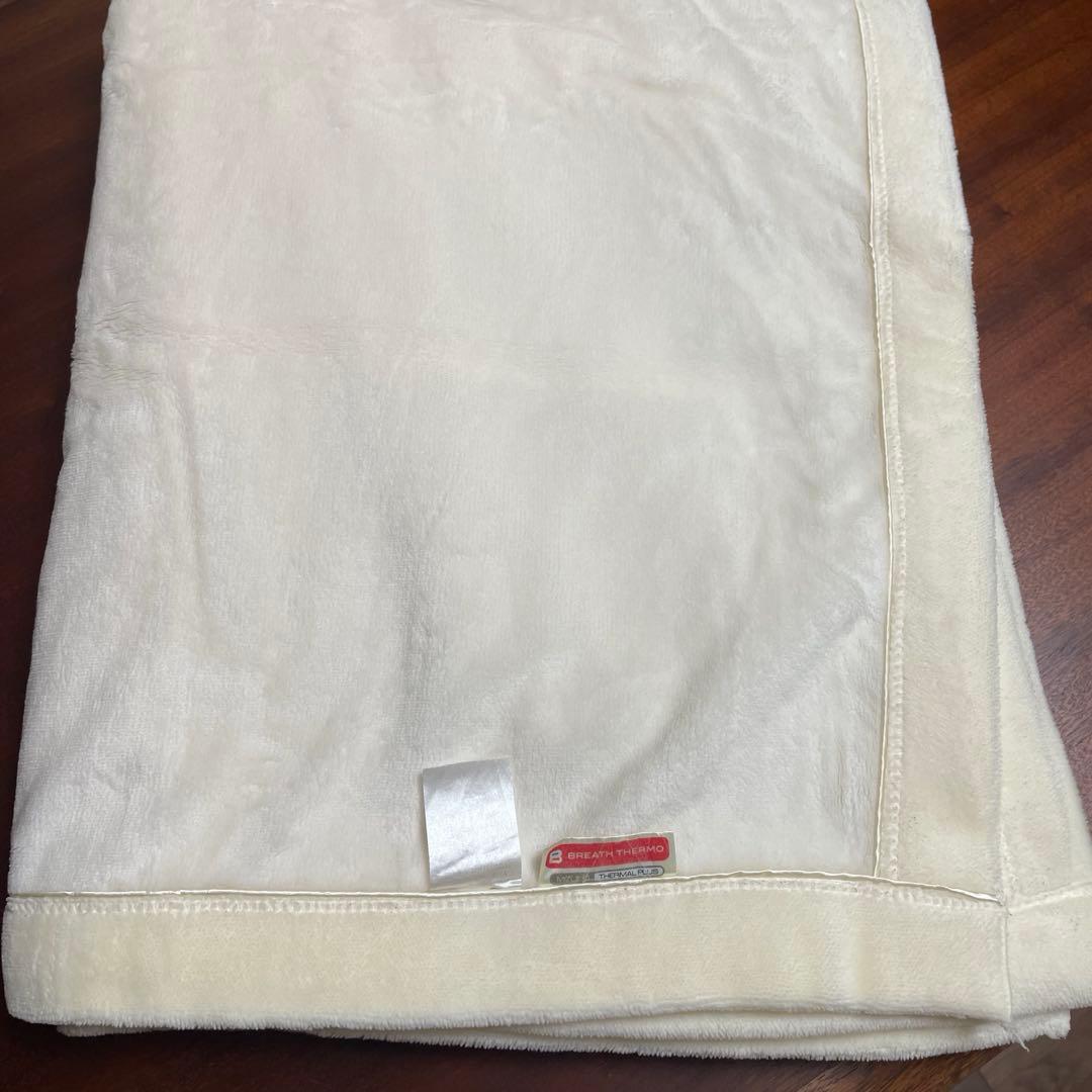 西川リビング　MIZUNO ブレスサーモ　 毛布　ダブル　アイボリー