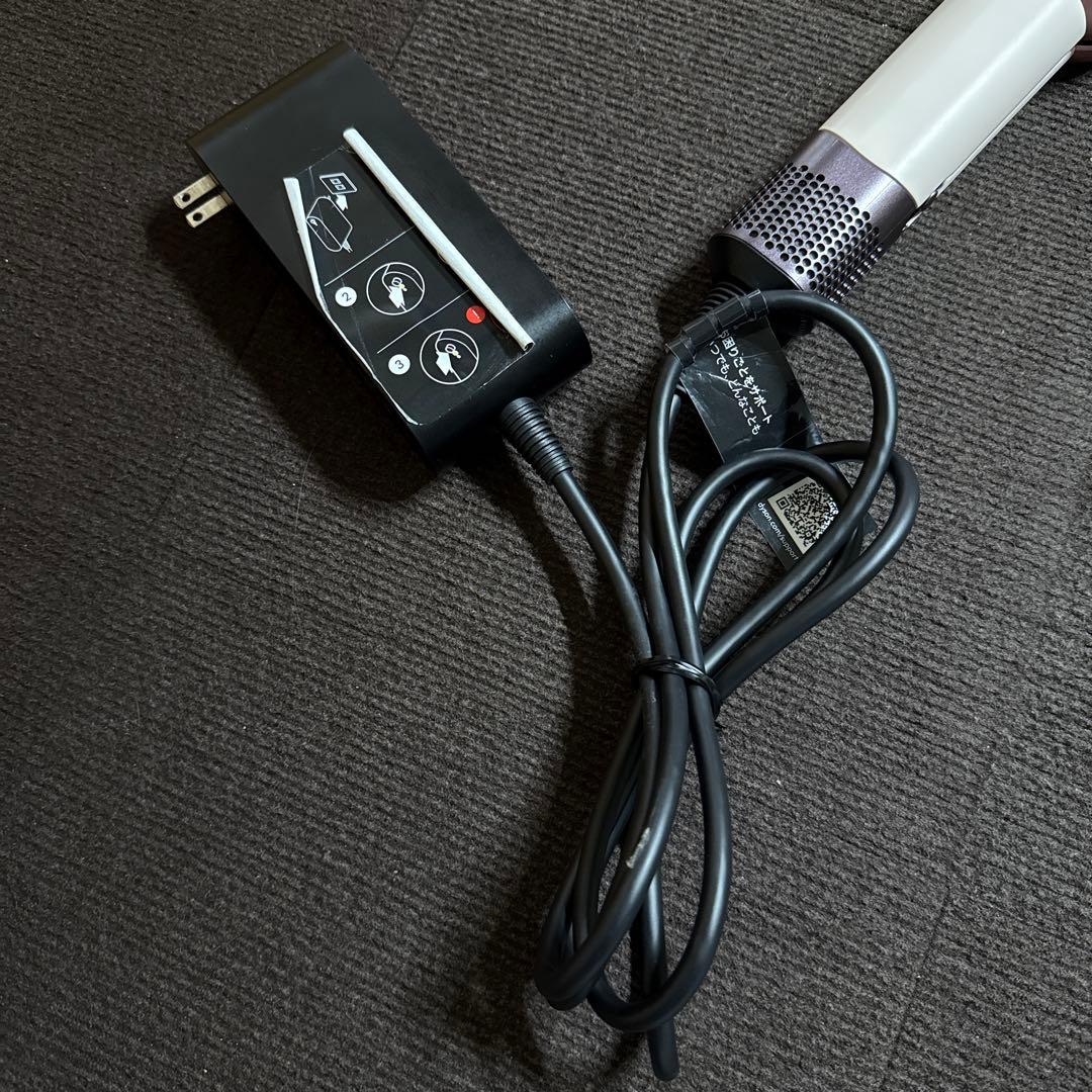 ダイソン　ストレート　ドライヤー　ストレイトナー